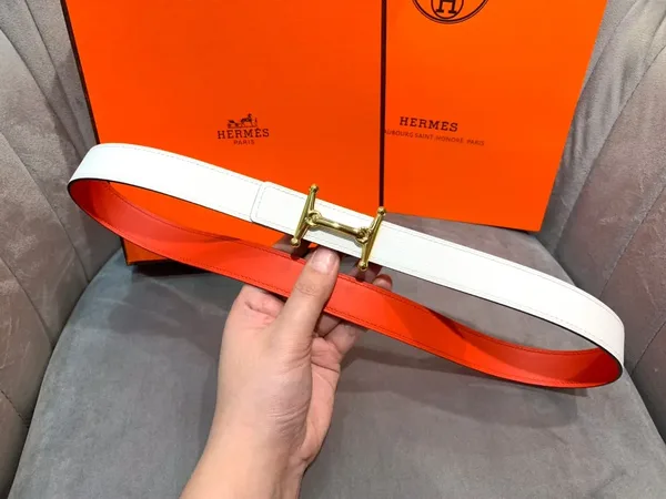 Hermès White/Red Reversible Belt with Gold-Tone Stirrup-Style H Buckle product view 4