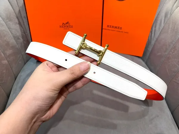 Hermès White/Red Reversible Belt with Gold-Tone Stirrup-Style H Buckle product view 3