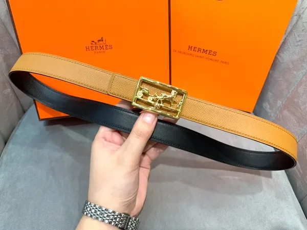 Hermès Tan/Black Reversible Belt with Gold-Tone Horse-and-Carriage Buckle product view 6