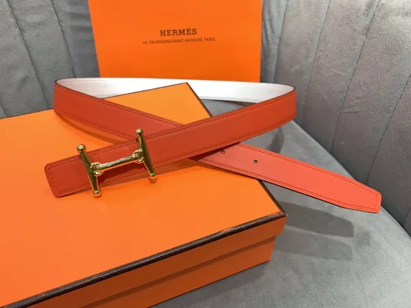 Hermès White/Red Reversible Belt with Gold-Tone Stirrup-Style H Buckle product view 2
