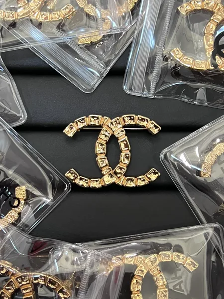 Chanel Textured CC Brooch Gold-Tone product photo