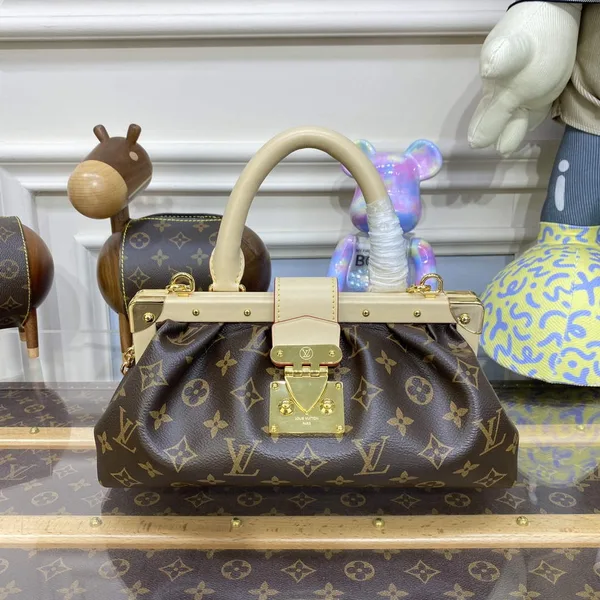 Louis Vuitton M46544 Monogram Clutch product photo